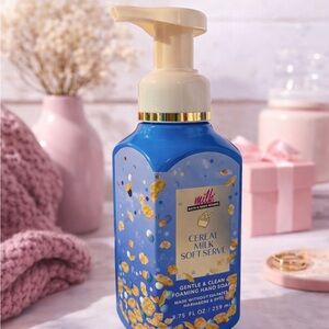 Bath & Body Works Cereal Milk Soft Serve Foaming Hand Soap - Blue & Cream